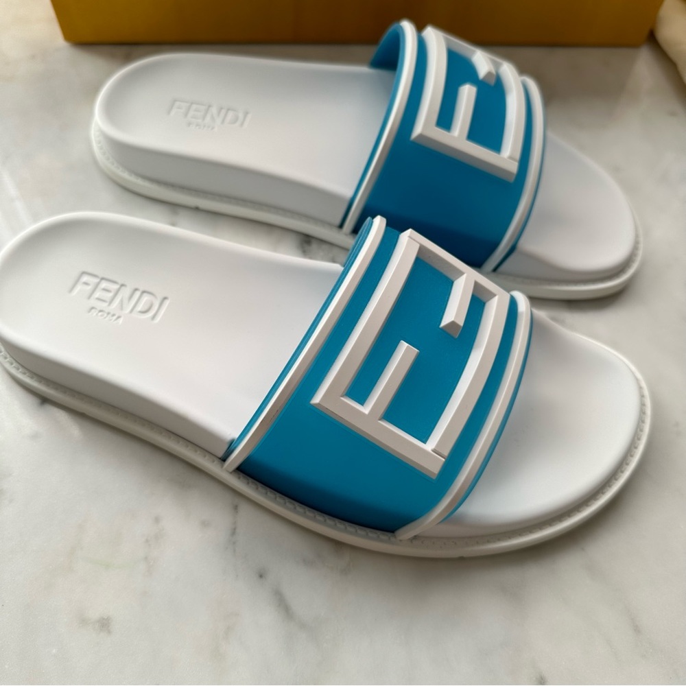 FENDI slide / Men’s size UK 8 / brand new